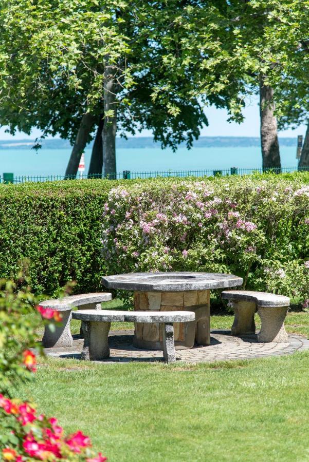 Balaton Lakeside Residence Siofok Exterior photo