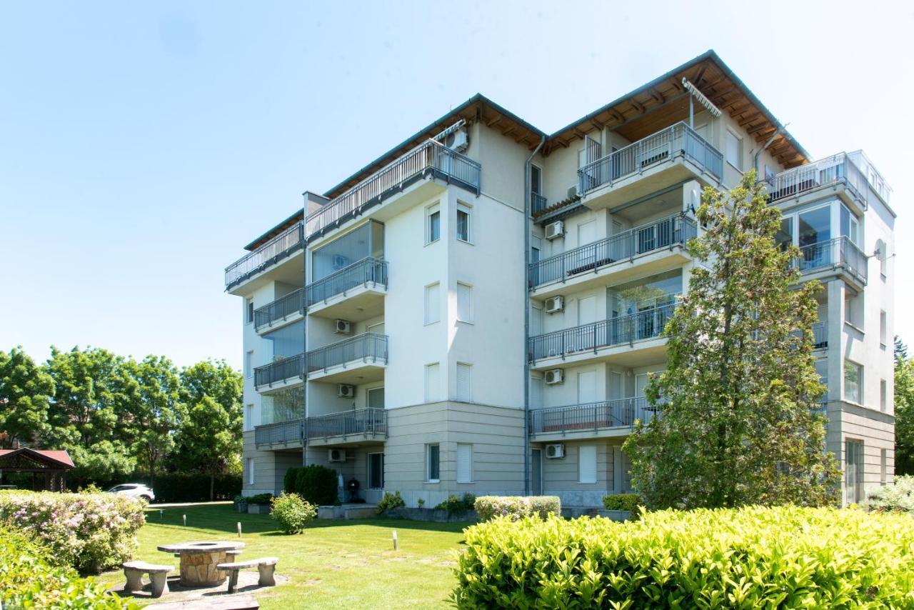 Balaton Lakeside Residence Siofok Exterior photo