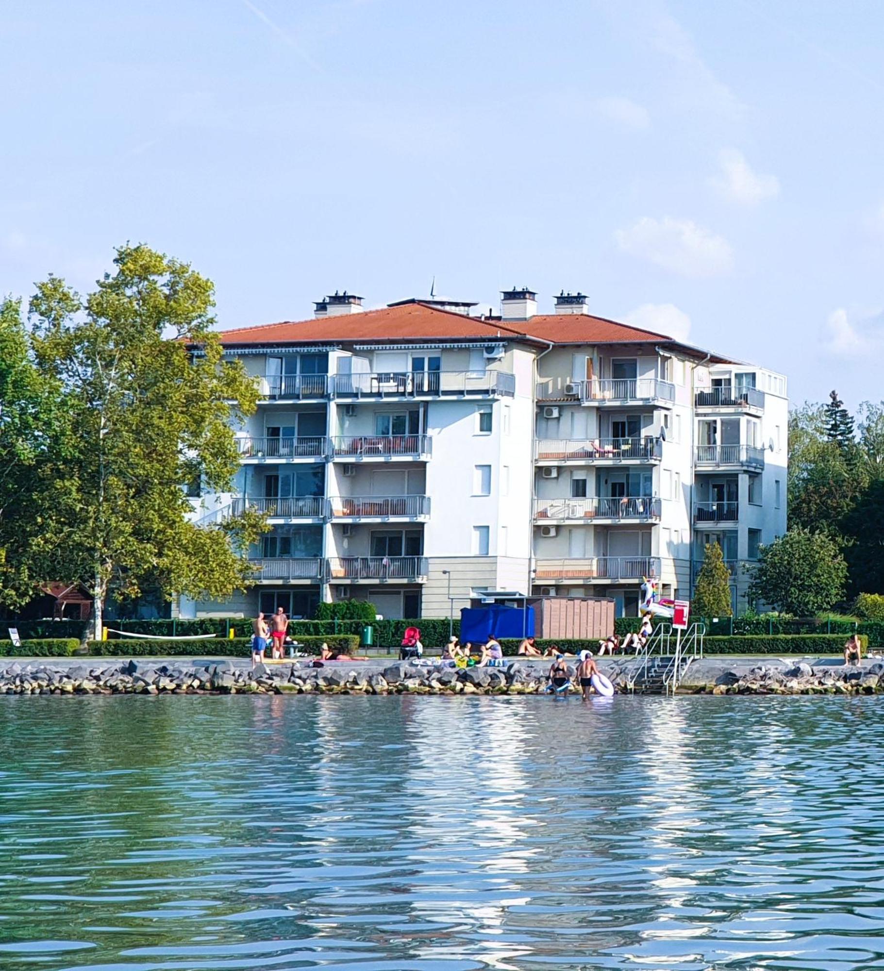 Balaton Lakeside Residence Siofok Exterior photo